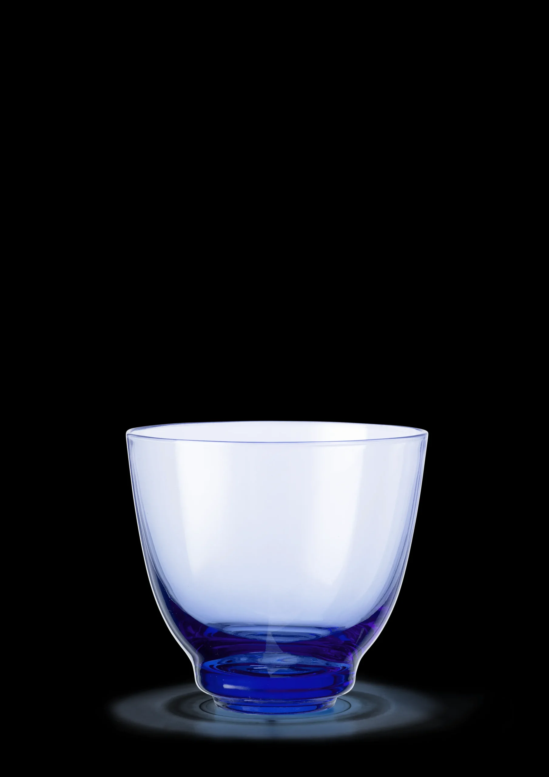Holmegaard Flow Vannglass 35 cl mørk blå - Kjøp nå