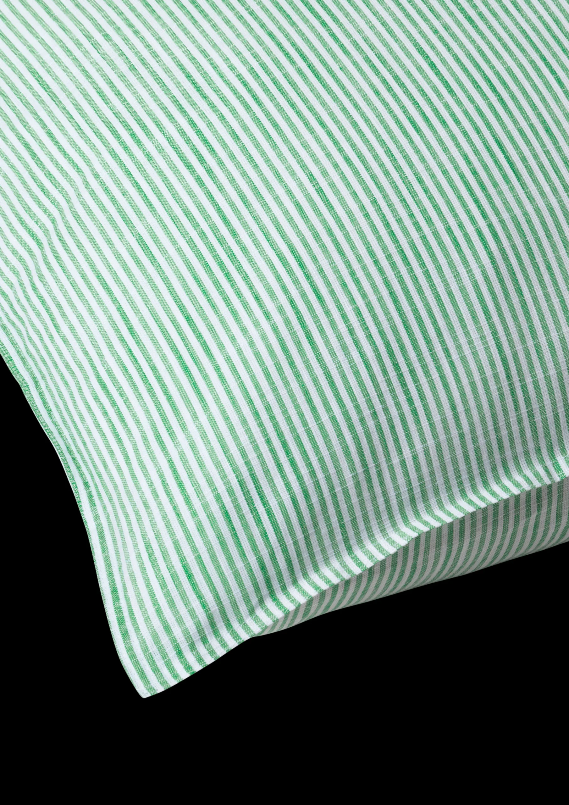 JUNA Monochrome Lines Putetrekk 60x50 cm grønn/hvit SE